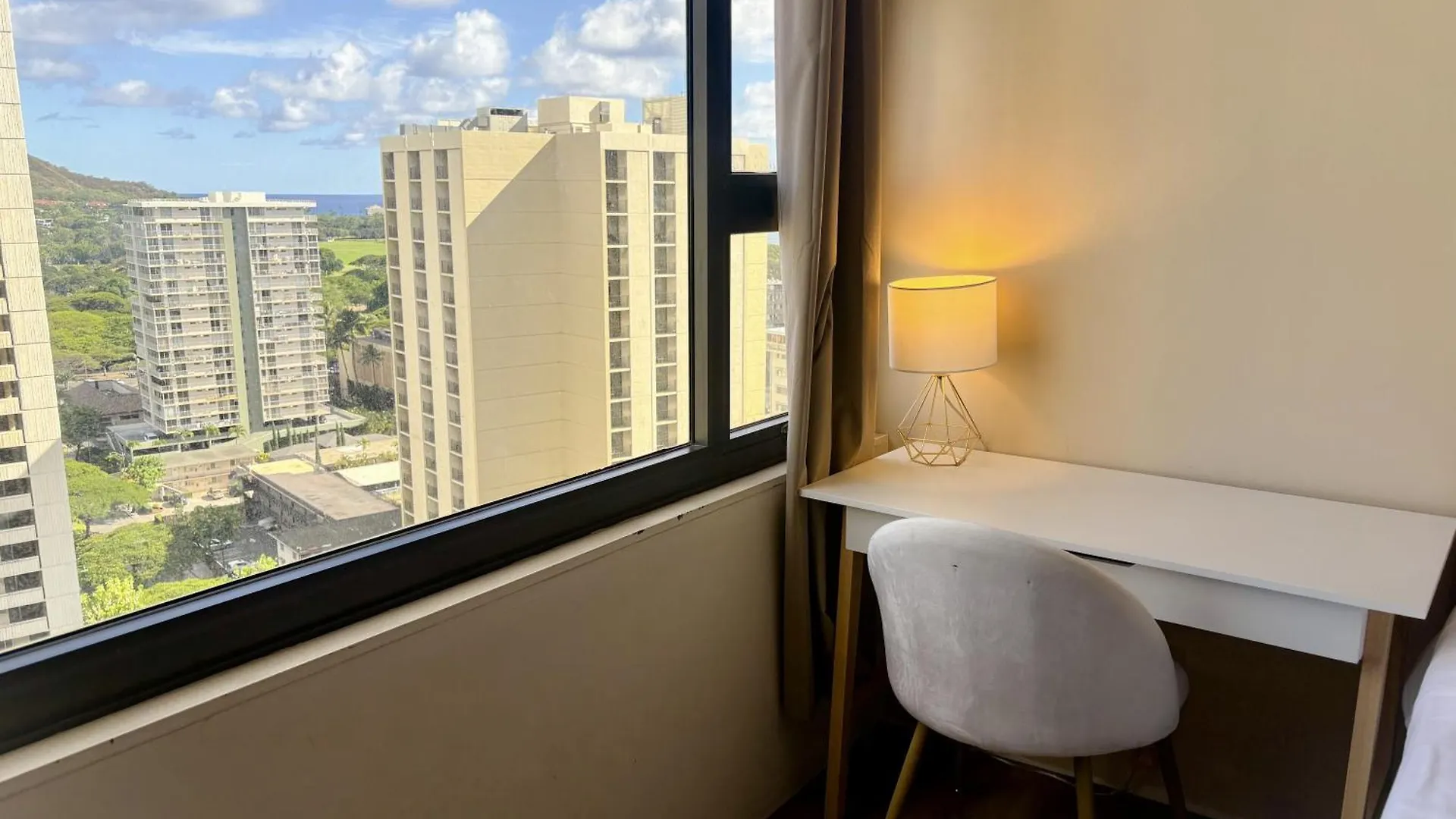 Waikiki Banyan 2111A Condo Honolulu Apartment